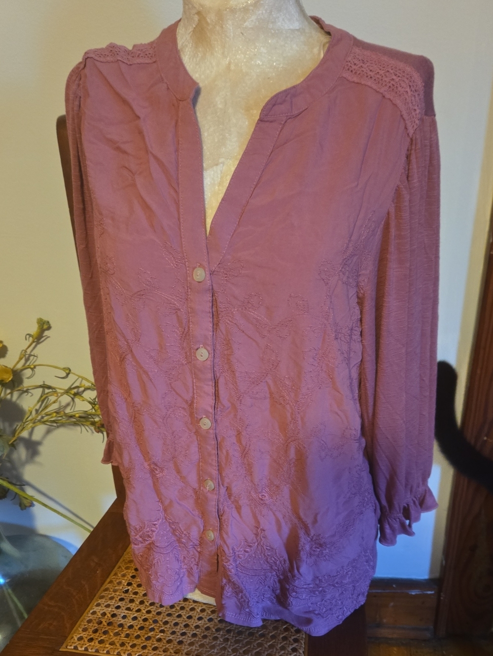 Democracy Mauve Button-Front Blouse Size Lg - Picture 2 of 6